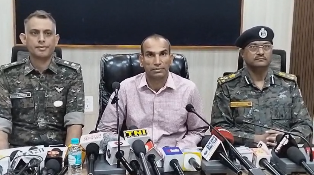 IG Sanjay Kumar at Press Conference, Balaghat